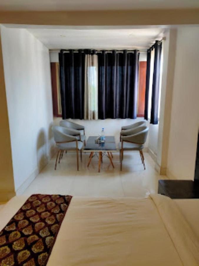 Hotel The Hills, Ambikapur Buitenkant foto