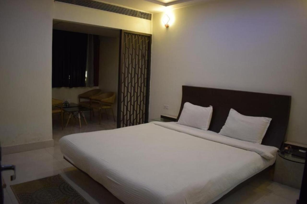 Hotel The Hills, Ambikapur Buitenkant foto