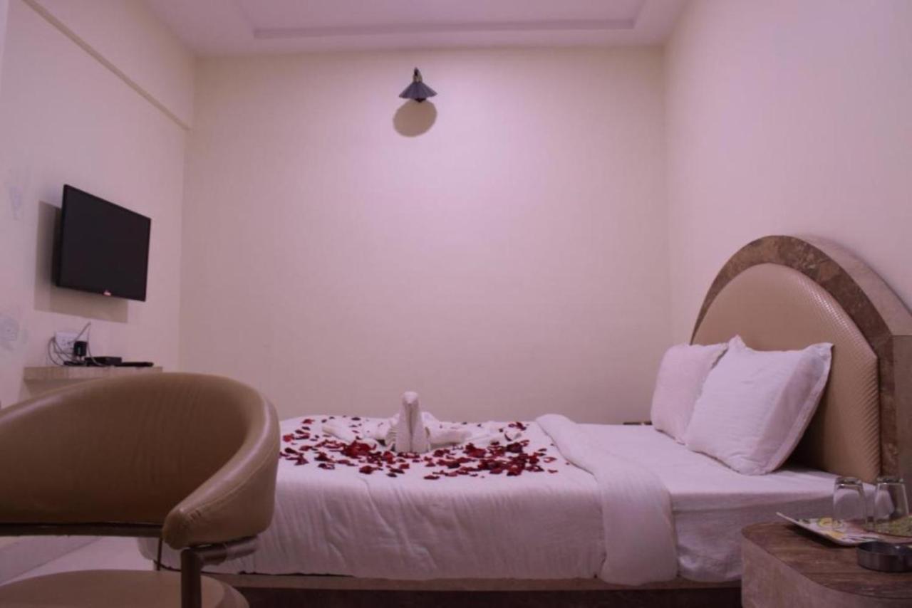 Hotel The Hills, Ambikapur Buitenkant foto