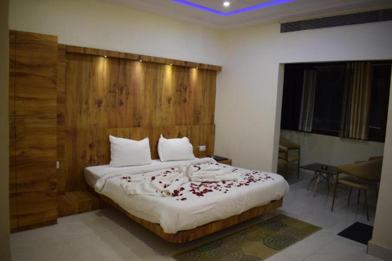 Hotel The Hills, Ambikapur Buitenkant foto