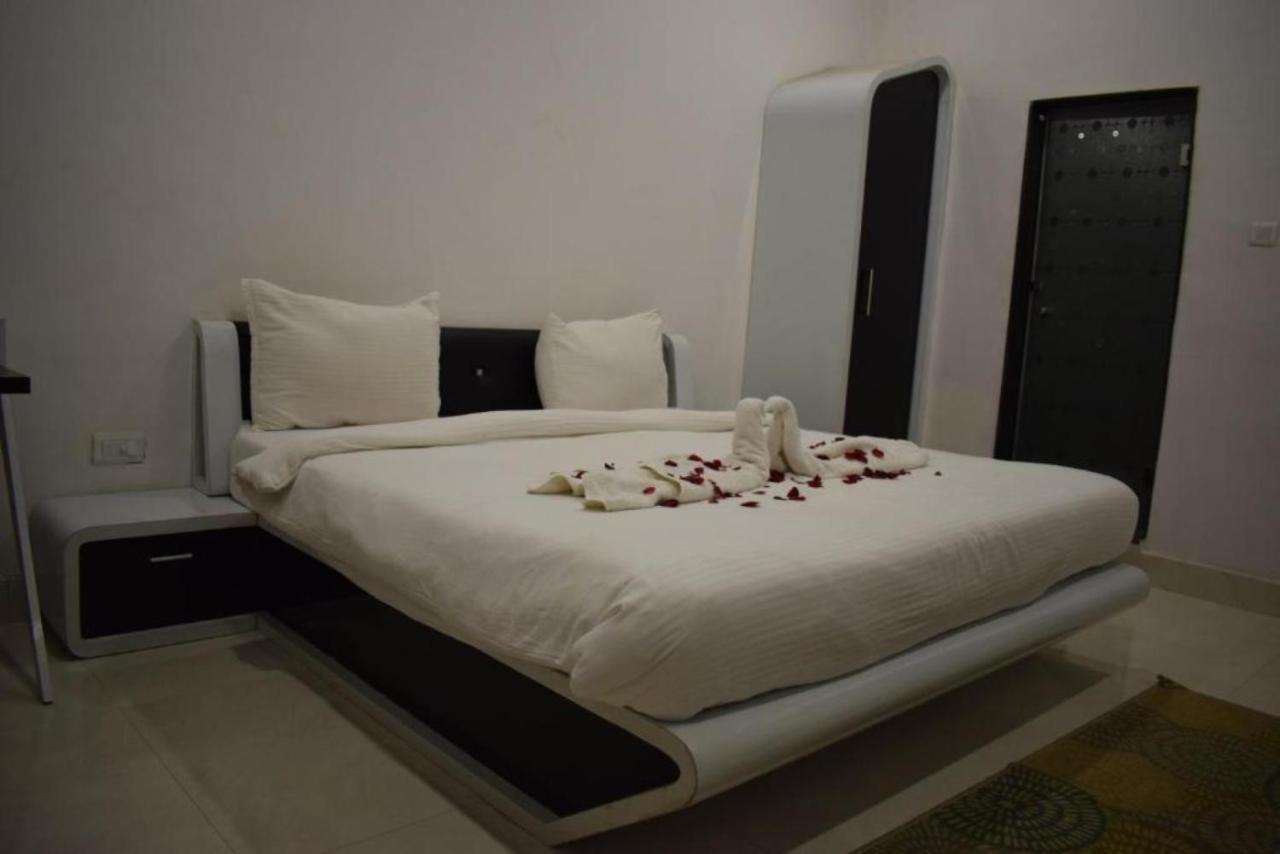Hotel The Hills, Ambikapur Buitenkant foto