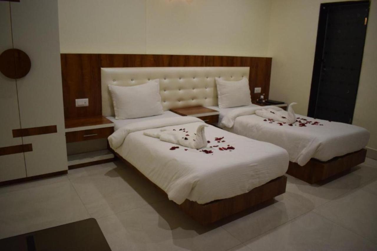 Hotel The Hills, Ambikapur Buitenkant foto